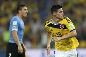 James Rodr�guez despu�s de conseguir su primer anotaci�n ante Uruguay en la Copa del Mundo 